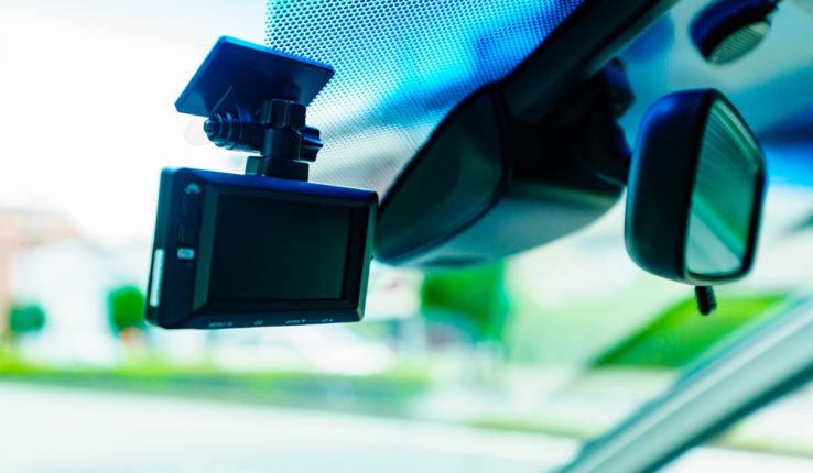 トラックにもドライブレコーダを！乗用車向けのドラレコが動作しない場合もあるので注意しましょう。